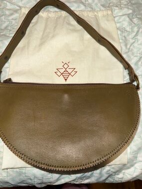 Lyon’s Leather Sage Biggie Bee Convertible Pouch